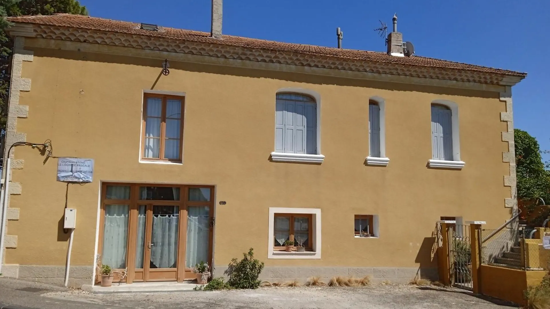 Bed and Breakfast Le logis de Pascale à Caromb 2*,  France
